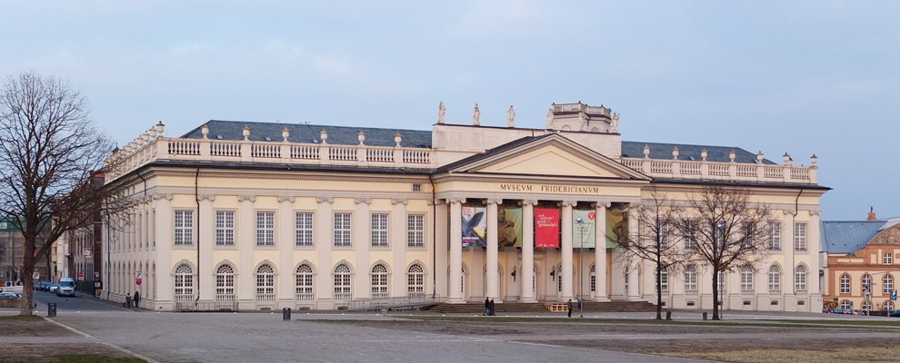Das Museum Fridericianum am Friedrichsplatz in Kassel; Foto: Bettina von Andrian