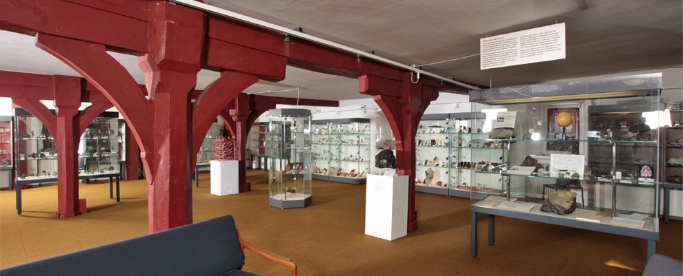 Marburg_Mineralogisches Museum_Übersicht_1.Saal_KQ.jpg